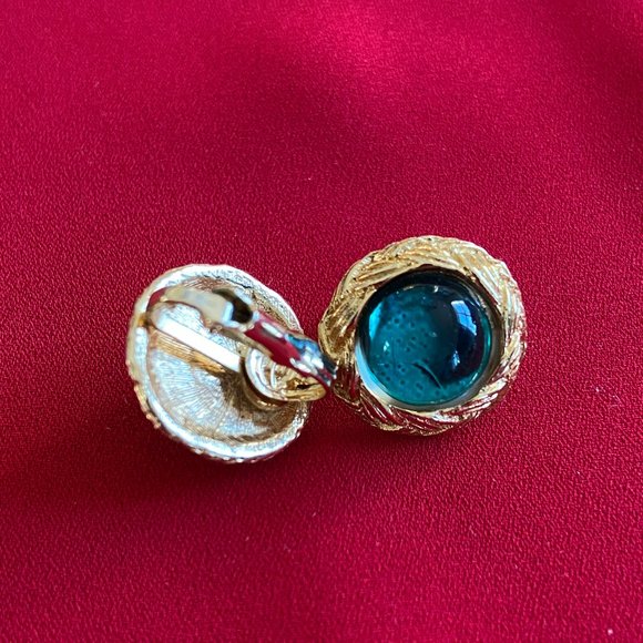 Vintage Clip-On Earrings - Picture 2 of 6